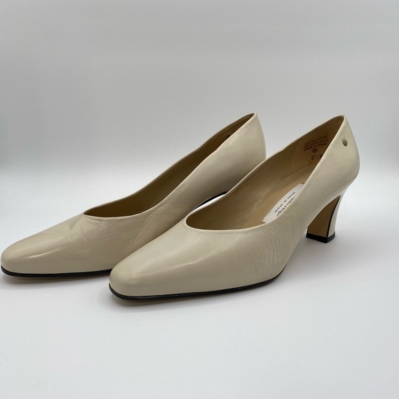 Vtg Etienne Aigner Leather Spain Taylor Classic Pumps Sz 8.5W Cream Block Heel - Picture 1 of 14
